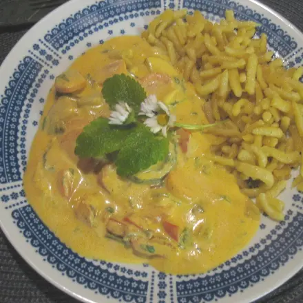 Kurkuma-Schmand-Gemüse mit gebratenen Spätzle