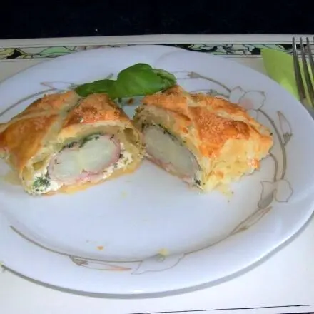 Pikante Blätterteigtaschen mit Spargel