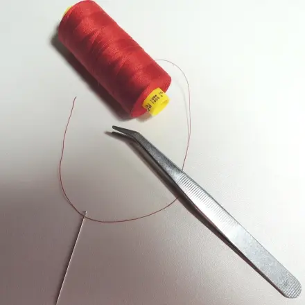 Faden einfädeln: So geht es einfach und schnell