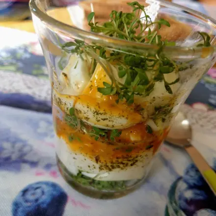 Lieblingsfrühstück: Eier im Glas mit Kresse