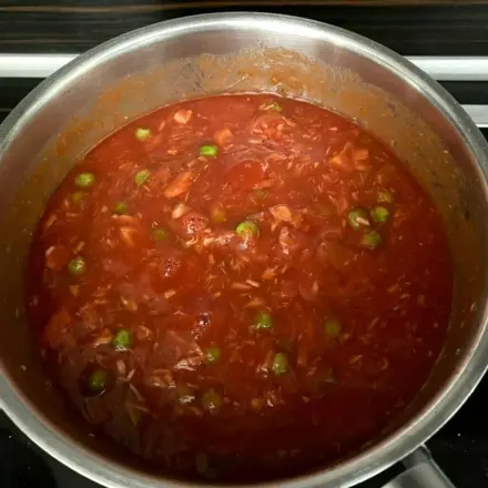 Schnelle Nudelsoße mit Thunfisch und Erbsen