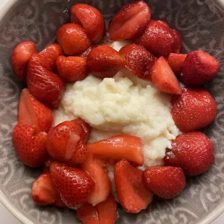 Kalter Grießbrei mit Erdbeeren