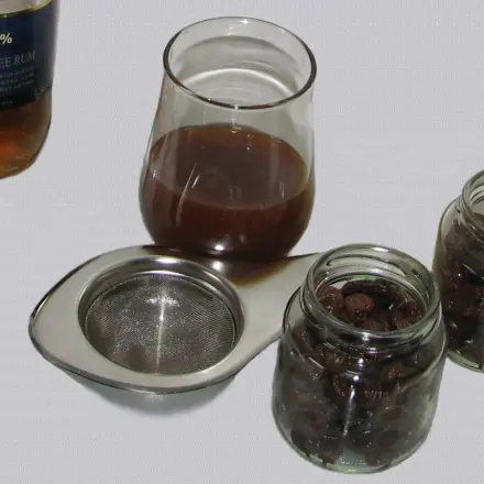 "Rum"rosinen mit und ohne Alkohol (haltbar eingelegt)