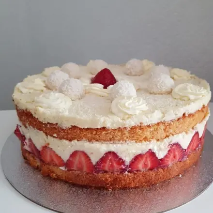 Raffaellotorte mit Erdbeeren