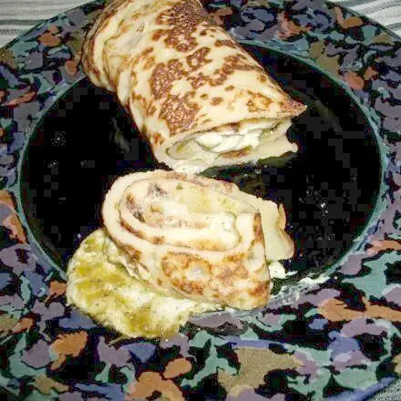 Pfannkuchen mit Walnuss-Basilikum-Pesto