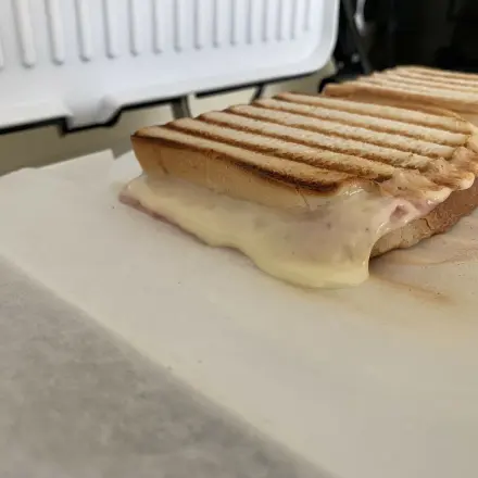 Mit Backpapier Zeit sparen und Toaster oder Grill schonen