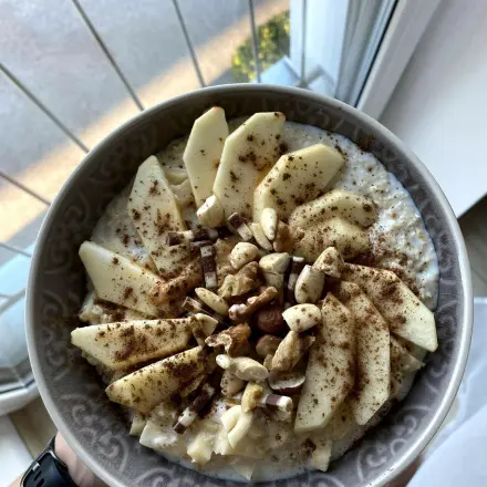 Kalorienarmer Apfel-Nuss Porridge