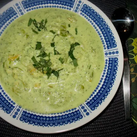 Grüne Sommersuppe