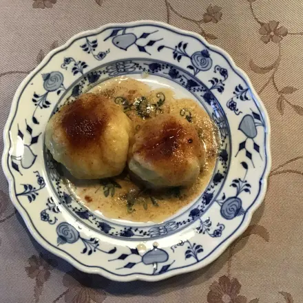 Pflaumenklöße mit brauner Butter & Zimtzucker
