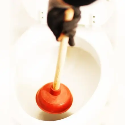 Toilette verstopft - nie mit Pulver arbeiten!