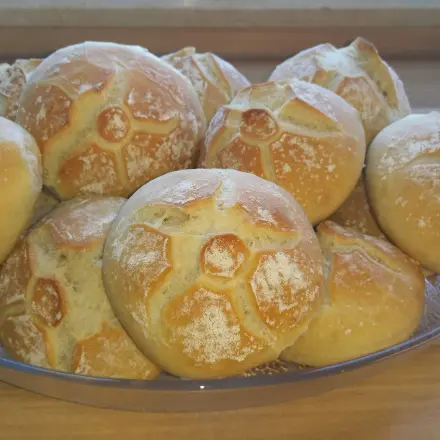 Buttermilch-Brötchen mit zarter Kruste