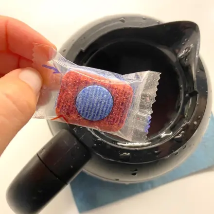 Kaffeekanne reinigen mit Spülmaschinen-Tab