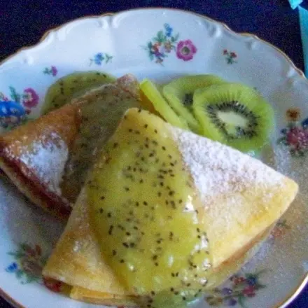 Crepes mit Kiwi-Soße