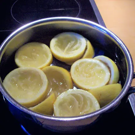 Zitronen-Reiniger auf Vorrat herstellen