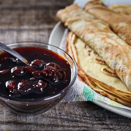 Palatschinken mit Rotweinkirschen