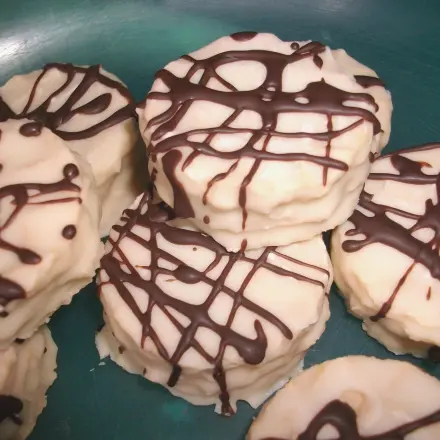 Weiße Schokolade-Waffeln mit Honig-Buttercreme