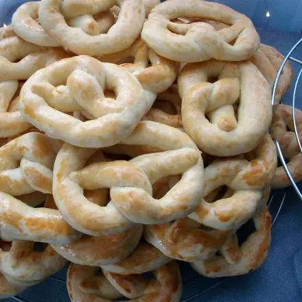 Leckere und einfache Neujahrsbrezeln mit extra viel Butter