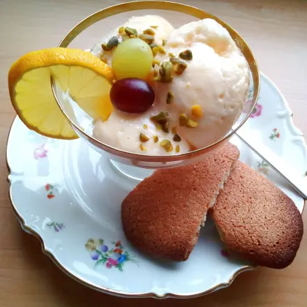 Frische Zitronencreme mit Mandel-Eiweiß-Plätzchen