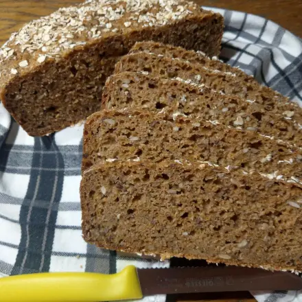 Dinkelvollkornbrot mit Körnern