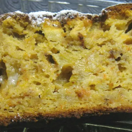 Lockerer Rührkuchen mit Apfel und Karotte