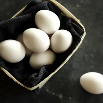 Eier ausblasen und Stempel entfernen