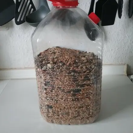 Große Plastikflasche weiterverwenden