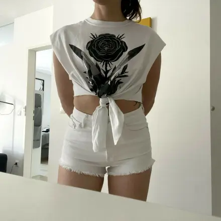 Crop Top DIY: Sommertop aus altem T-Shirt selber machen