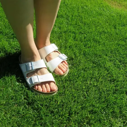 Nagelpilz besiegt: Mit Essig, Lavendelöl & medizinischem Nagellack