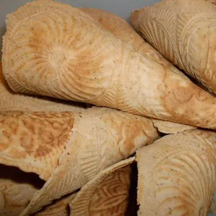 Eiswaffeln selber machen (Kaffee-Zimt-Eiswaffelhörnchen)