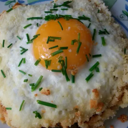 Schneller Schinkentoast mit Parmesan-Ei