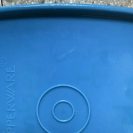 Gefriergut in Plastikdosen beschriften