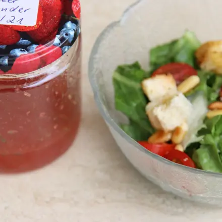 Marmeladenreste als Salatdressing