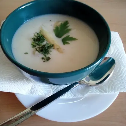 Sahnige Spargelcremesuppe