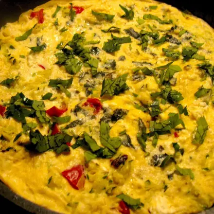 Gemüse-Omelett mit Zucchini und Paprika