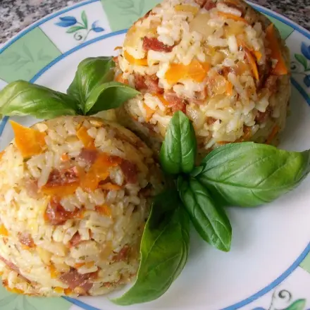 Gemüse-Reispfanne mit Salami