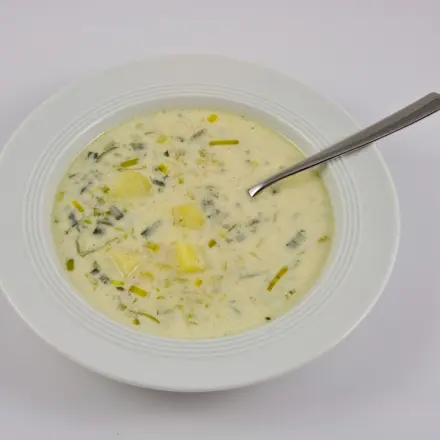 Schnelle Lauch-Käse-Suppe mit Hackfleisch