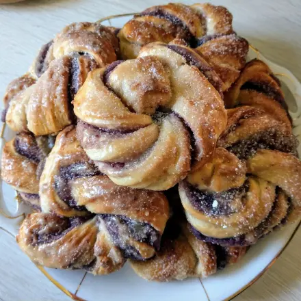 Schwedische Blaubeerwirbel (Blåbärsbullar)