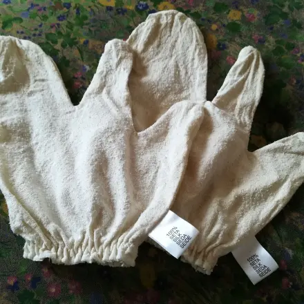 Stoffwechsel anregen mit Seidenhandschuh-Massage