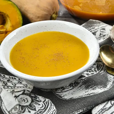 Kräftige Kürbis-Kartoffel-Sellerie-Suppe