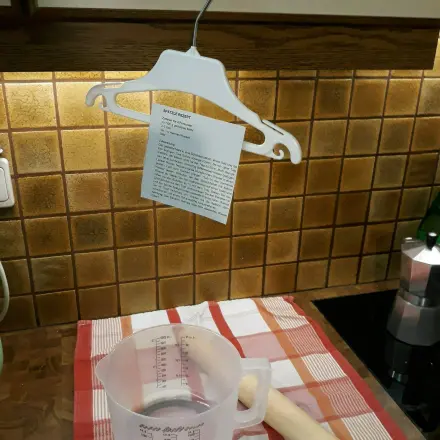 Kleiderbügel als Rezepthalter