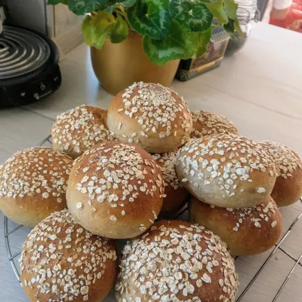 Dinkel-Bananen-Haferflockenbrötchen