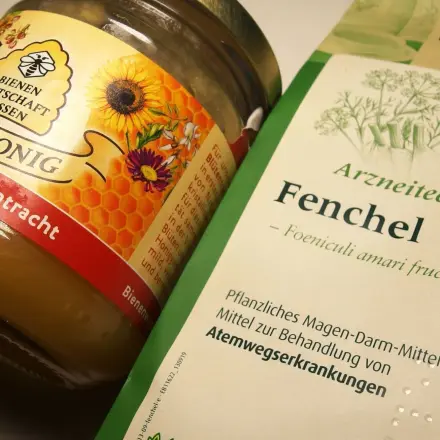 Honig und Fencheltee gegen Husten