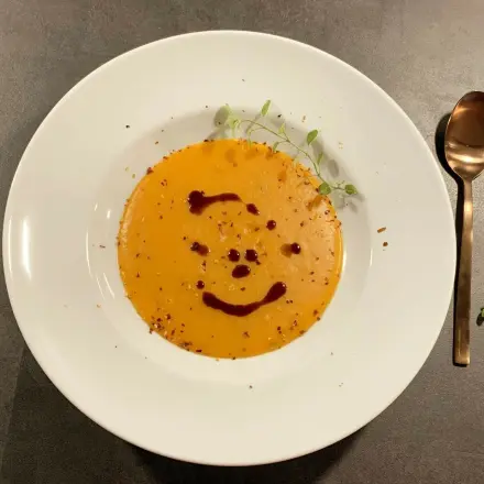 Butternut-Kürbis-Suppe mit Birne, fruchtig-scharf