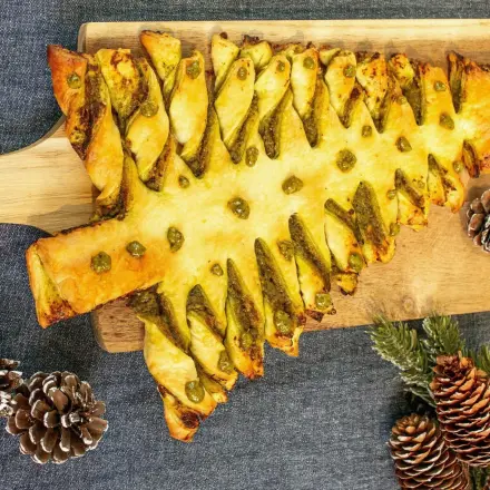 Blätterteig-Tannenbaum mit Pesto