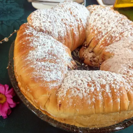Wollknäul-Brot mit Pflaumenmus