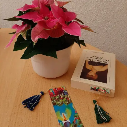 Lesezeichen aus Papierresten und Garn gestalten