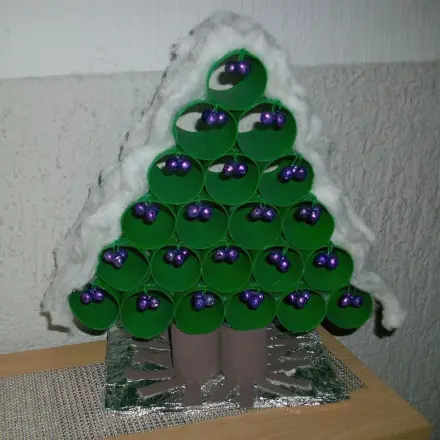 Weihnachtsdeko: Schellenbaum aus WC-Rollen