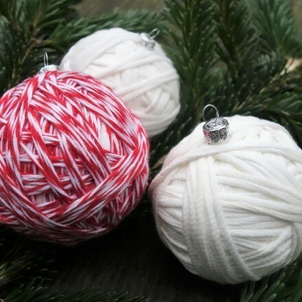 Weihnachtskugeln aus Wolle basteln