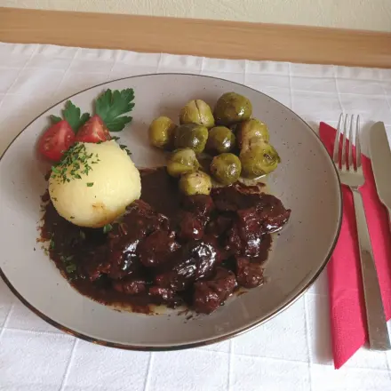 Schweinepfeffer nach Bergischer Art