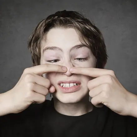 Warum hat mein Bruder Pickel?